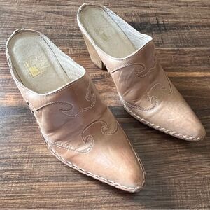Frye Phoenix Light Tan Leather Slip On Mule Clog with Stacked Heel Size 5.5M